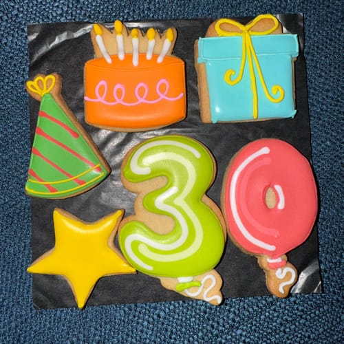 Customer photo review of Birthday Balloon Biscuit Box