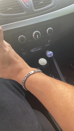 Reseña con foto de un cliente sobre Pulsera Cuban 8mm