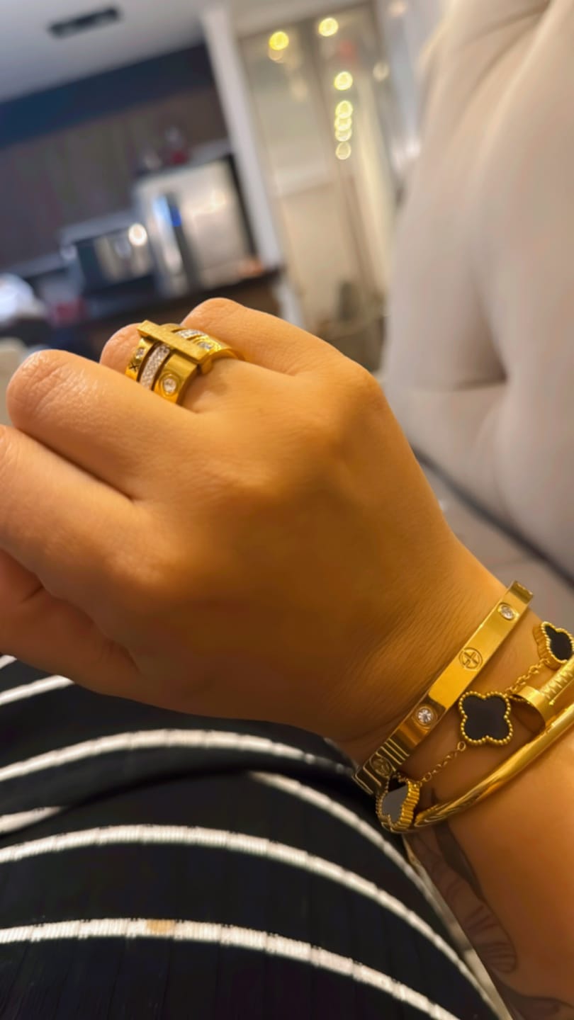 Customer photo review of Anel Triplo Glamour Banhado em Ouro 18k