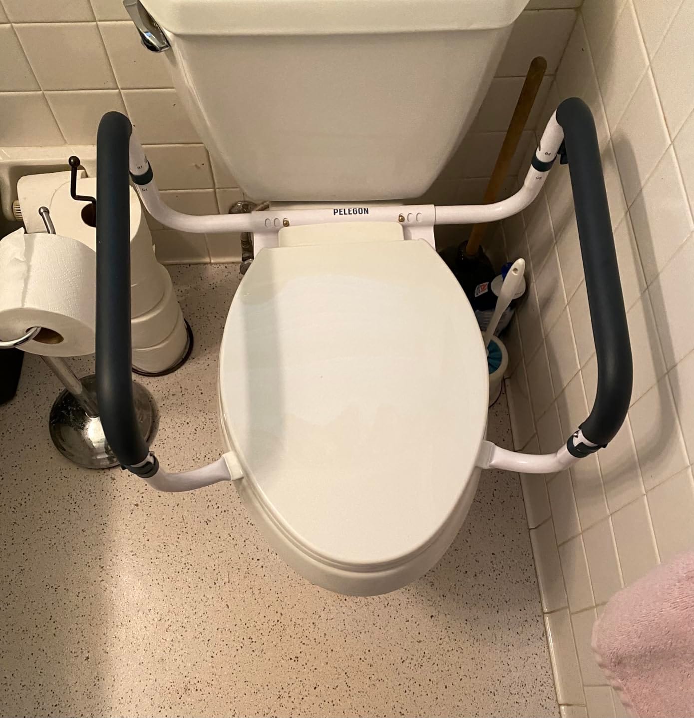 Customer photo review of Toilet Seat with Handles (250lb)