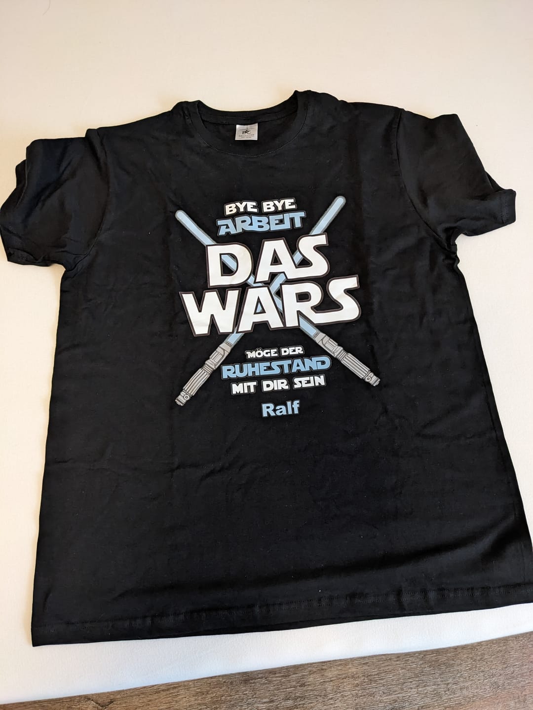 Customer photo review of Möge der Ruhestand mit dir sein - Personalisiertes T-Shirt zur Rente für Sci Fi Fans