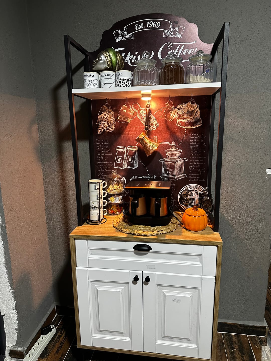 Customer photo review of Rani JE158 Işıklı Kahve Köşesi Membran Kapaklı Çekmeceli Çok Amaçlı Mutfak Dolabı Sepet Ceviz - Beyaz