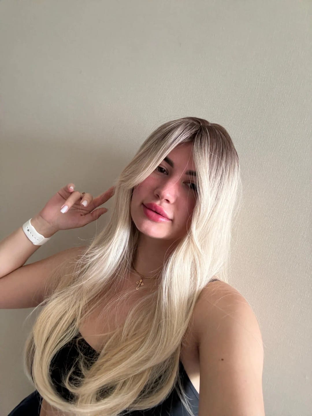 Customer photo review of High Temperature Fiber Wig Ombre Brown-Blonde Long Straight Bangs — Ombre Brown-Blonde | KIMLUD