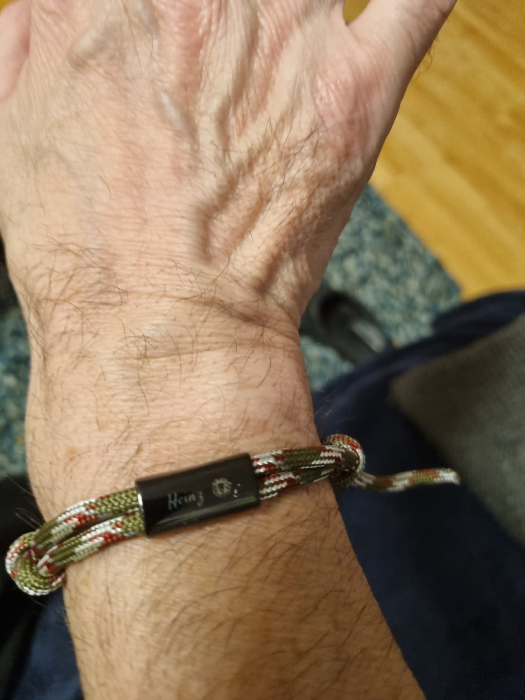 Customer photo review of Für dich - Personalisiertes Segeltau Armband mit Namen und Symbol unisex