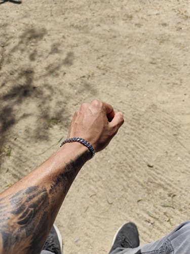 Reseña con foto de un cliente sobre Pulsera Cuban 8mm