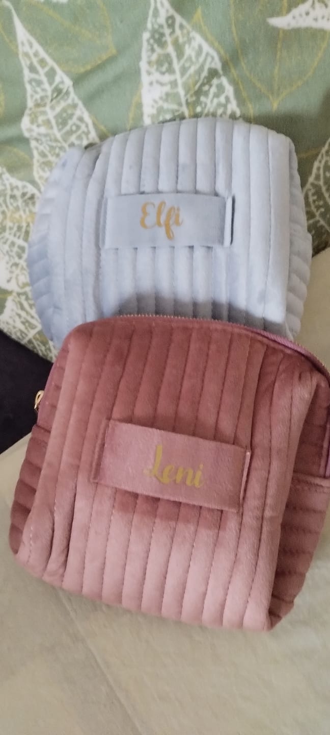 Customer photo review of Beauty Kram - Personalisierte Kosmetiktasche für  Make Up und Reiseutensilien aus Premium Samt