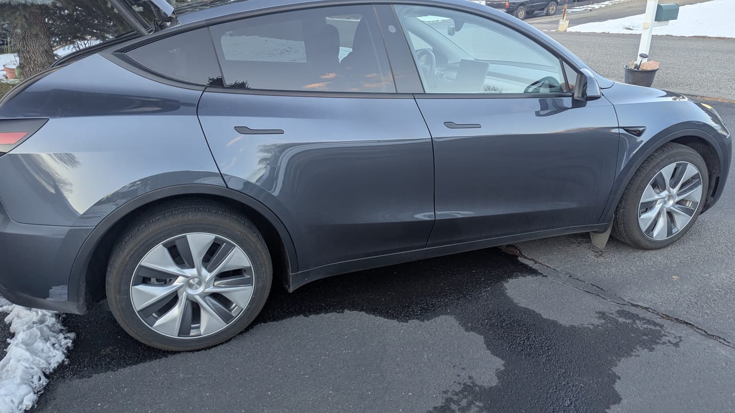 Customer photo review of TESPLUS 19'' Blade Style Wheel Cover for Model Y