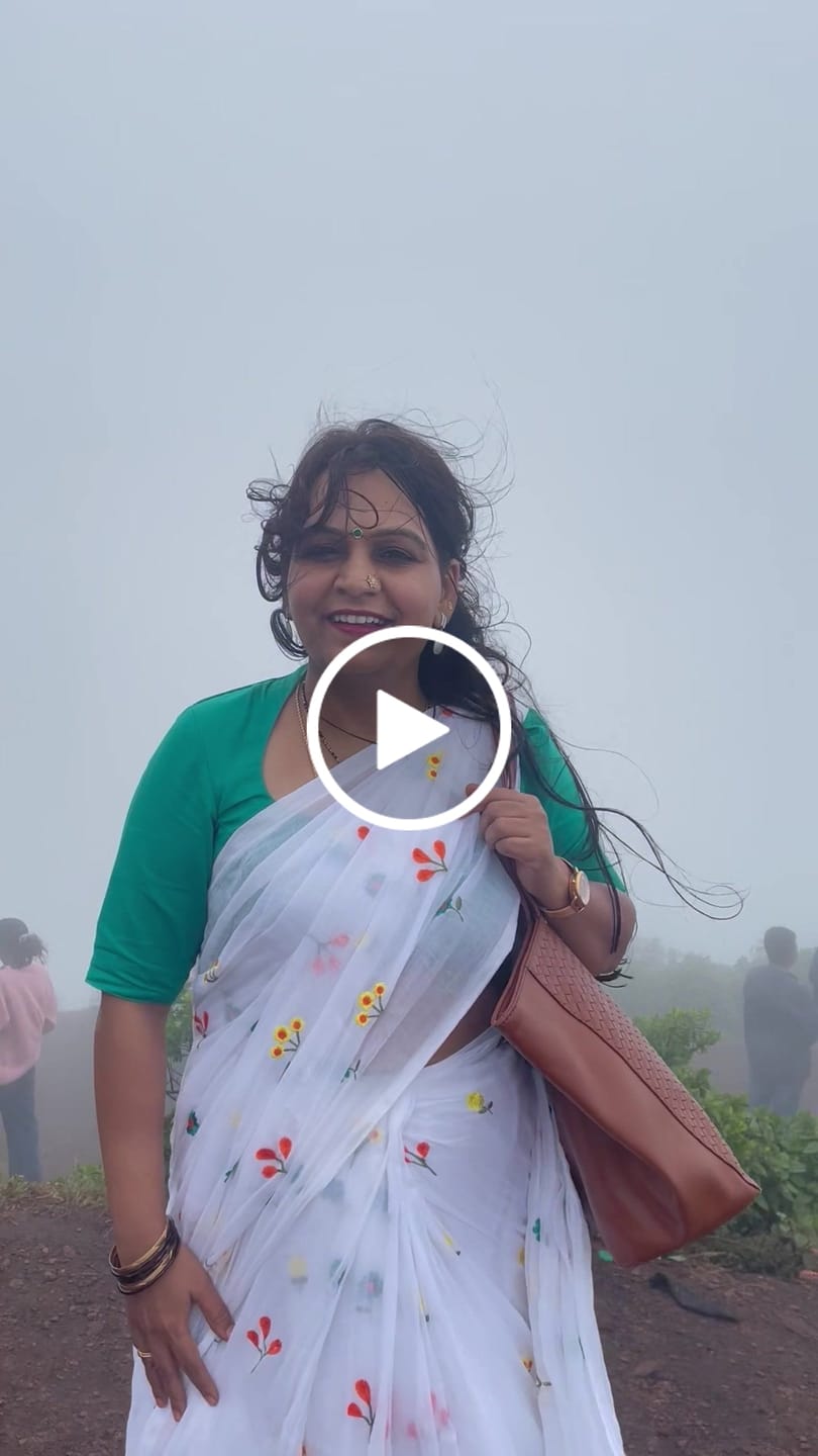 Customer video review of White Embroidered Mulmul Cotton Saree