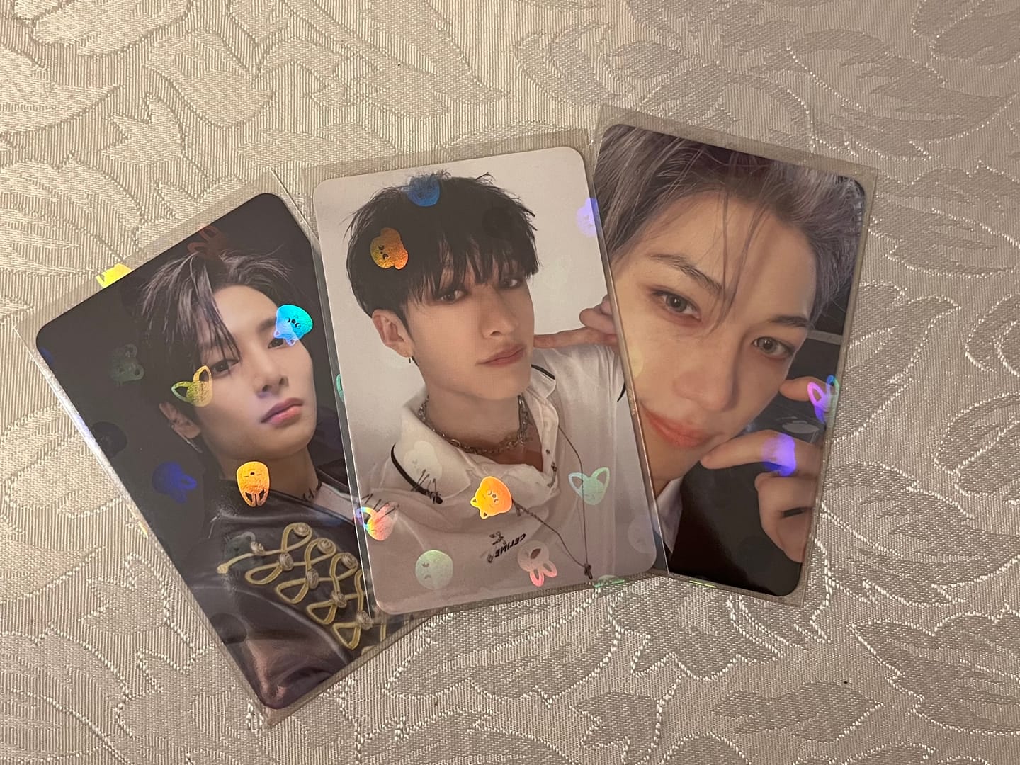 Customer photo review of PREMIUM HOLOGRAPHIC PHOTOCARD SLEEVES - SKZOO VERSION