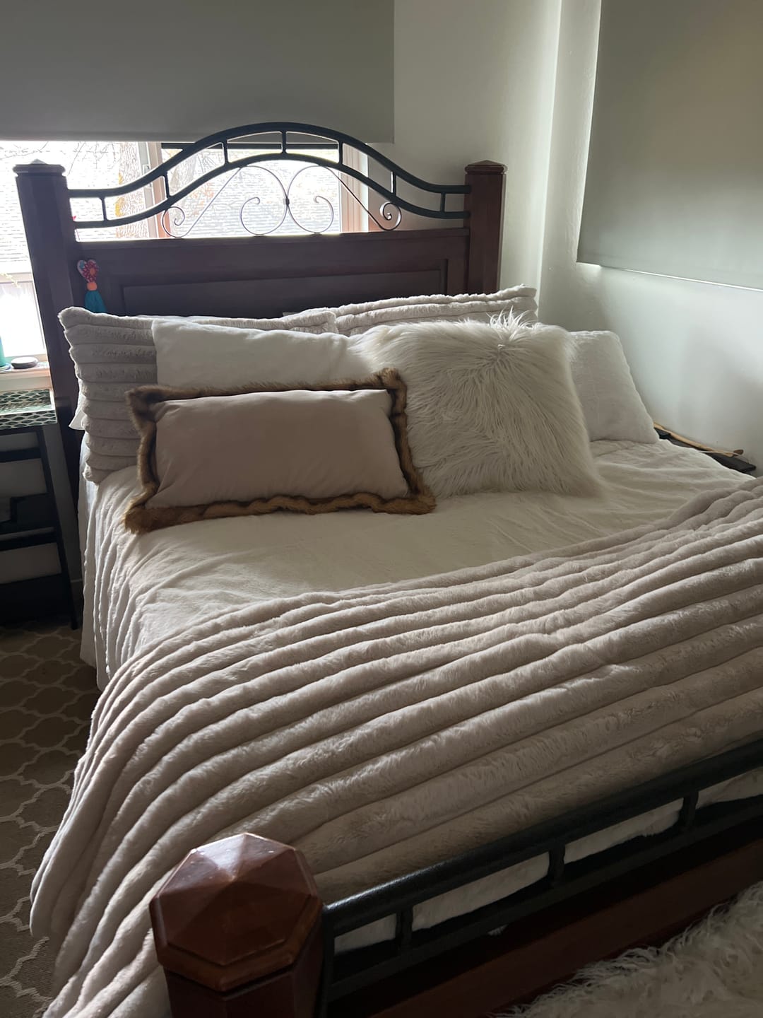Customer photo review of CYRA Long Velvet Bedding Set