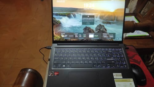 Customer photo review of LaptopAsus Vivobook 16 M1605 16" AMD Ryzen 7 Memoria 16GB Disco 1TB SSD - Indie Black