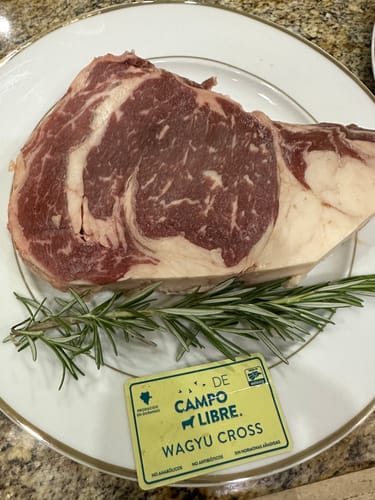 Reseña con foto de un cliente sobre Rib Eye Steak