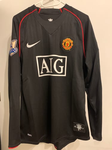 Customer photo review of Cristiano Ronaldo 2007-2008 Manchester United Black Retro Football Jersey Trikot Camiseta Maillot
