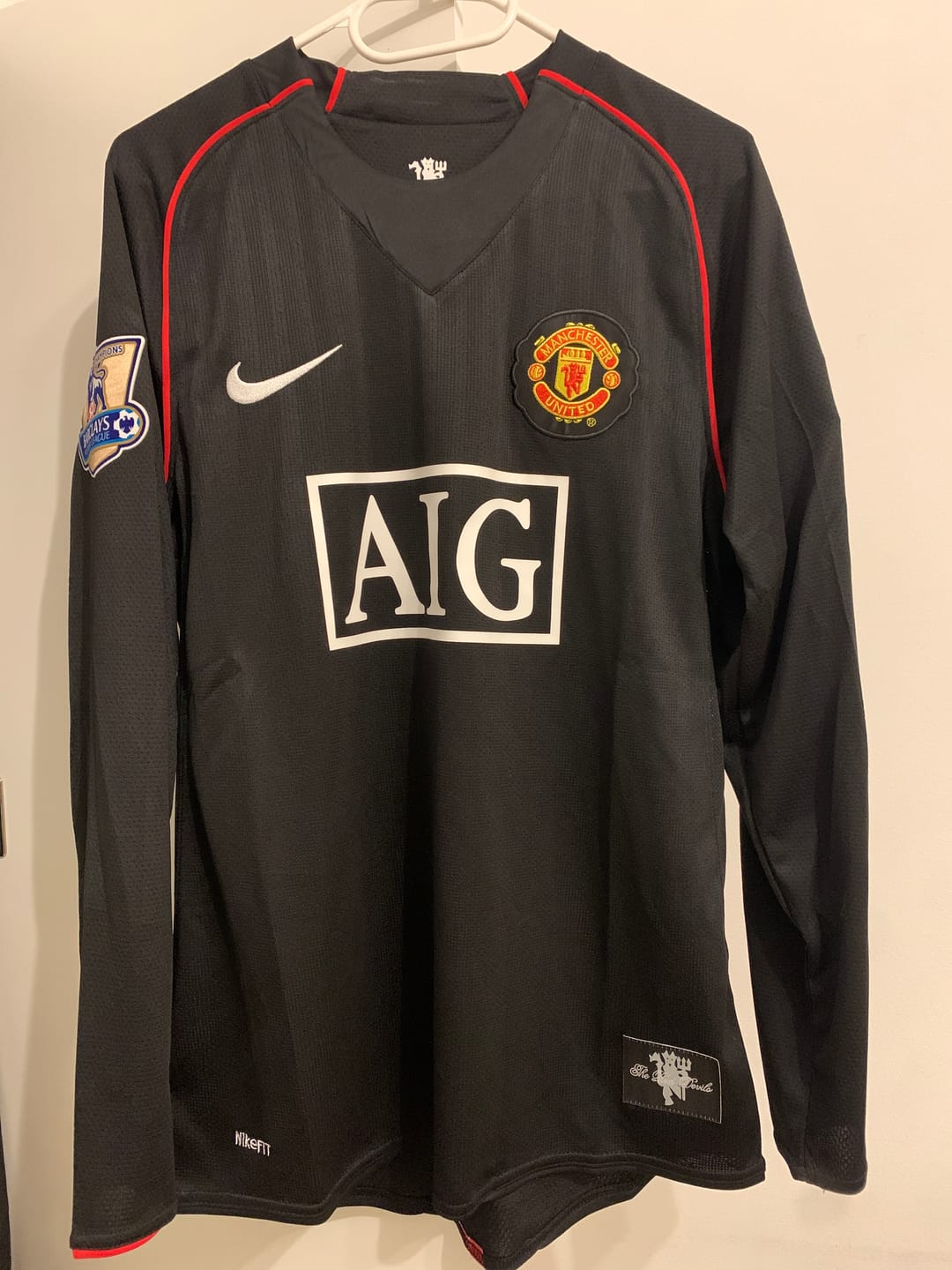 Customer photo review of Cristiano Ronaldo 2007-2008 Manchester United Black Retro Jersey Trikot Camiseta Maillot