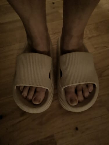 Customer photo review of HappyFlops