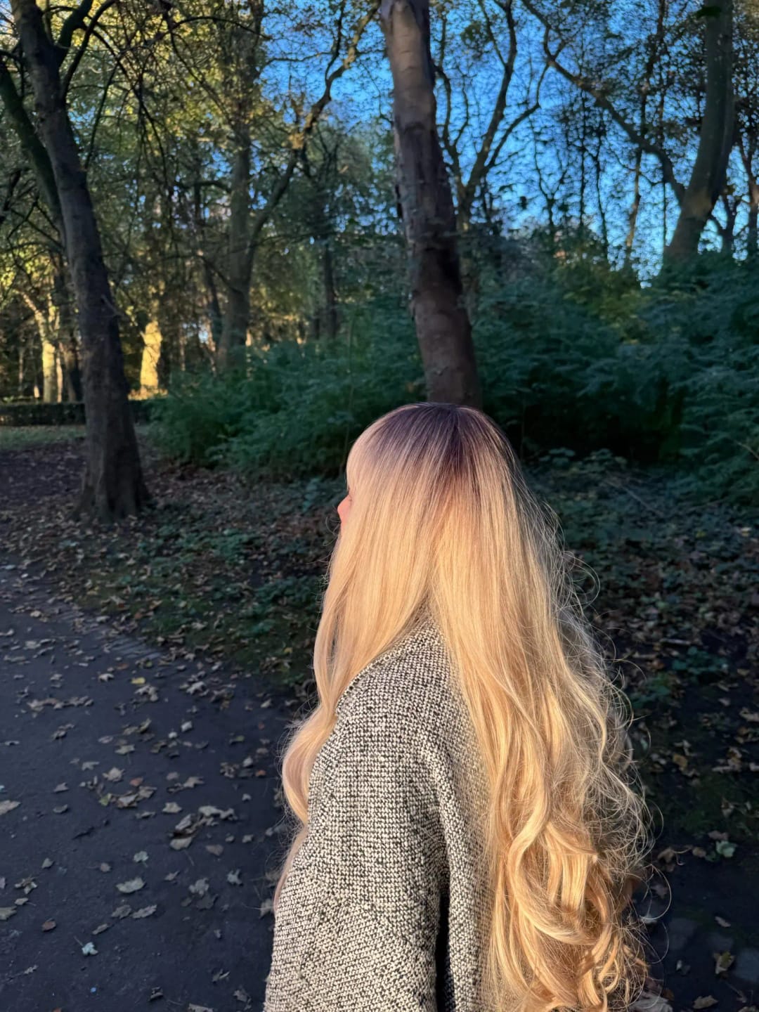 Customer photo review of Synthetic Wig Long Loose Wave With Bangs — Brown-Blonde Ombre | KIMLUD