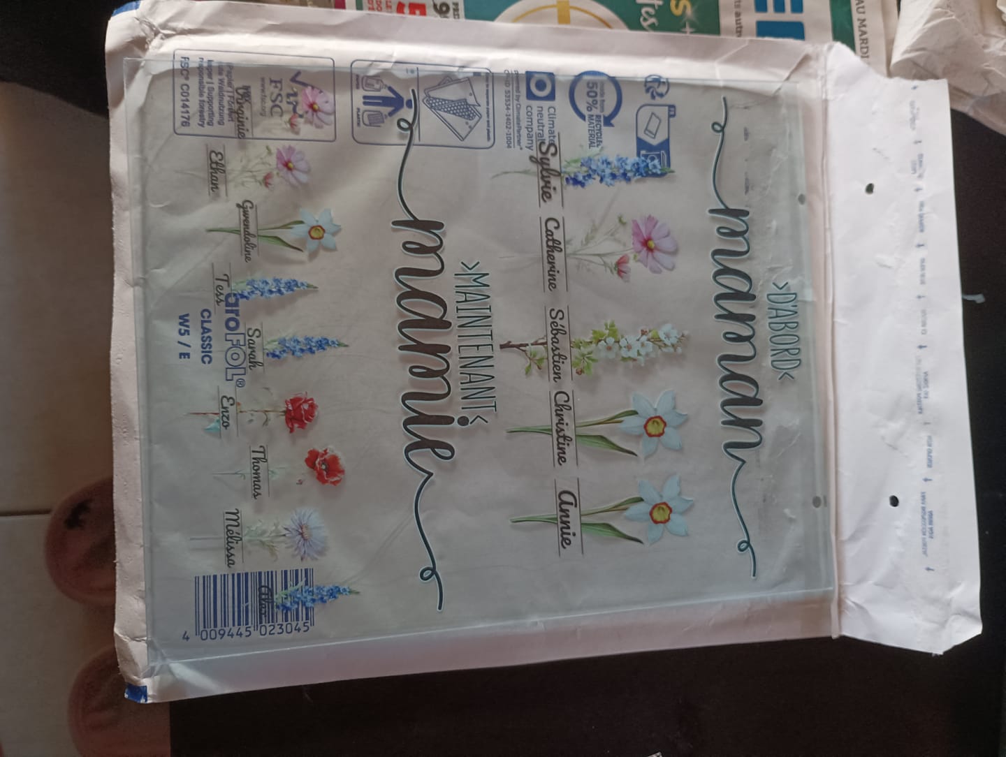 Customer photo review of >D'abord maman Maintenant mamie< Fleurs d'anniversaire jardin | Personalisiertes Acrylglas Fête des mères