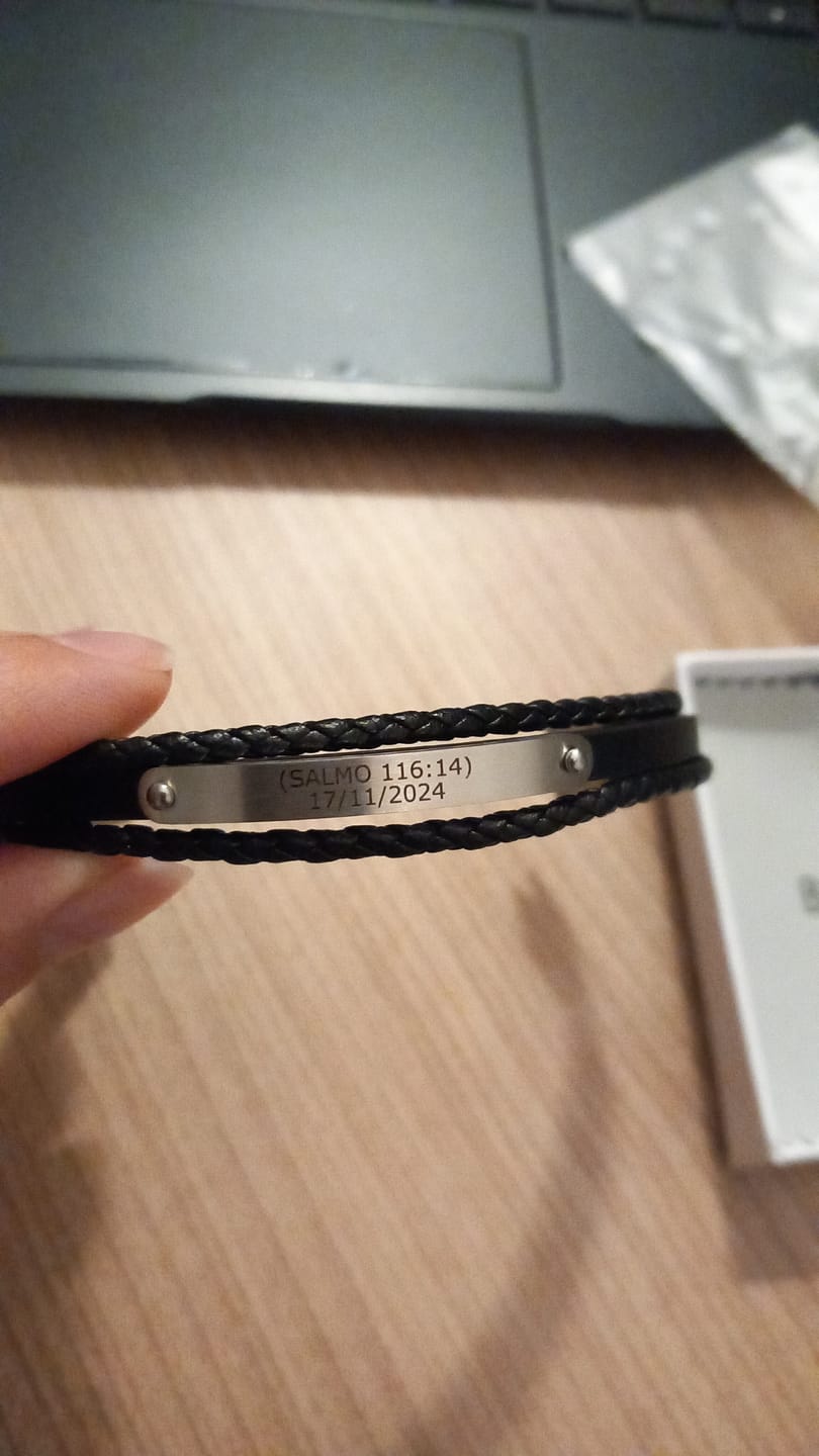 Customer photo review of Pulsera Hombre BRAVE Rebel ~ Texto Personalizable