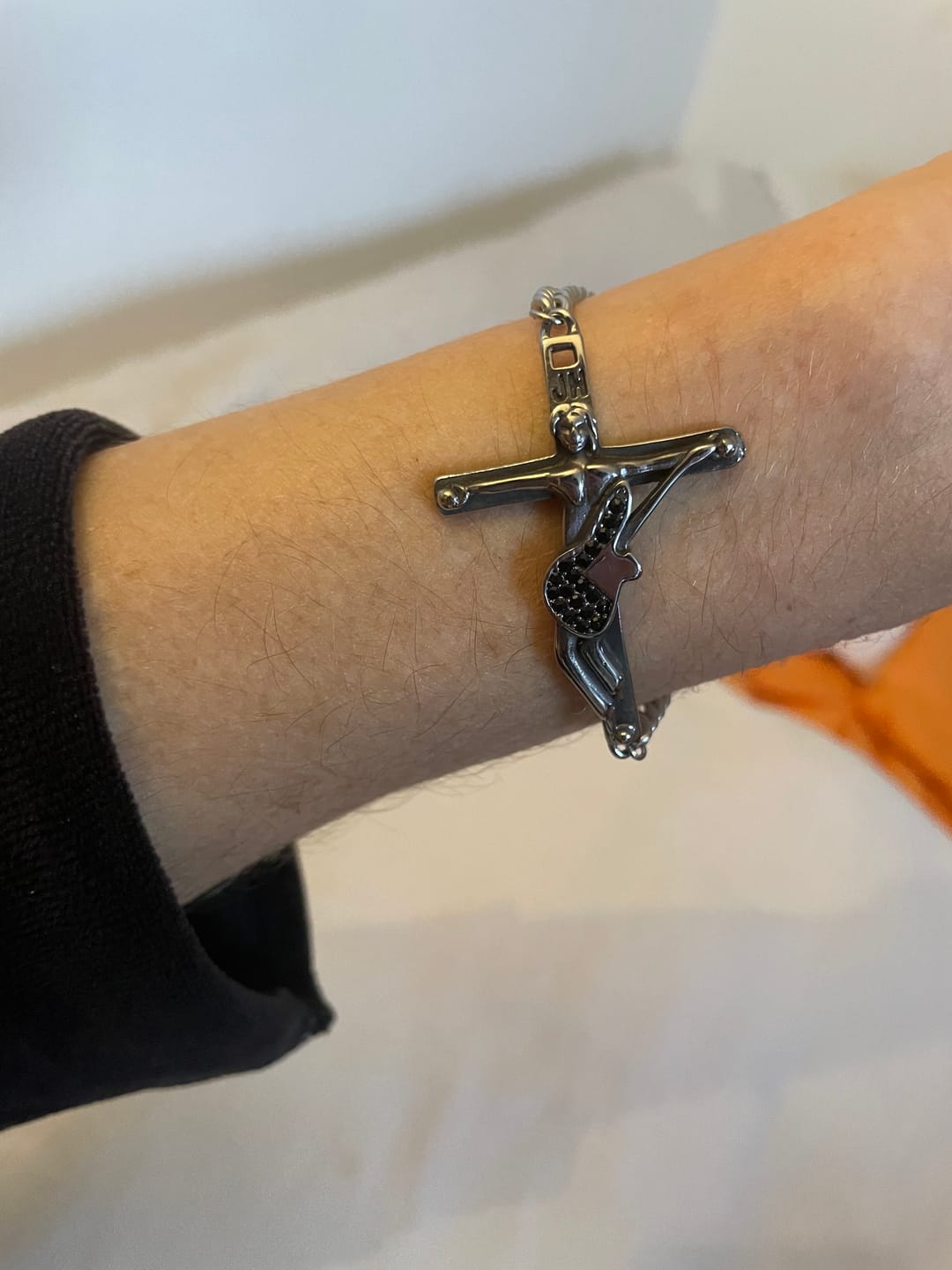 Customer photo review of Bracelet Johnny Hallyday Croix guitare - 3 modèles