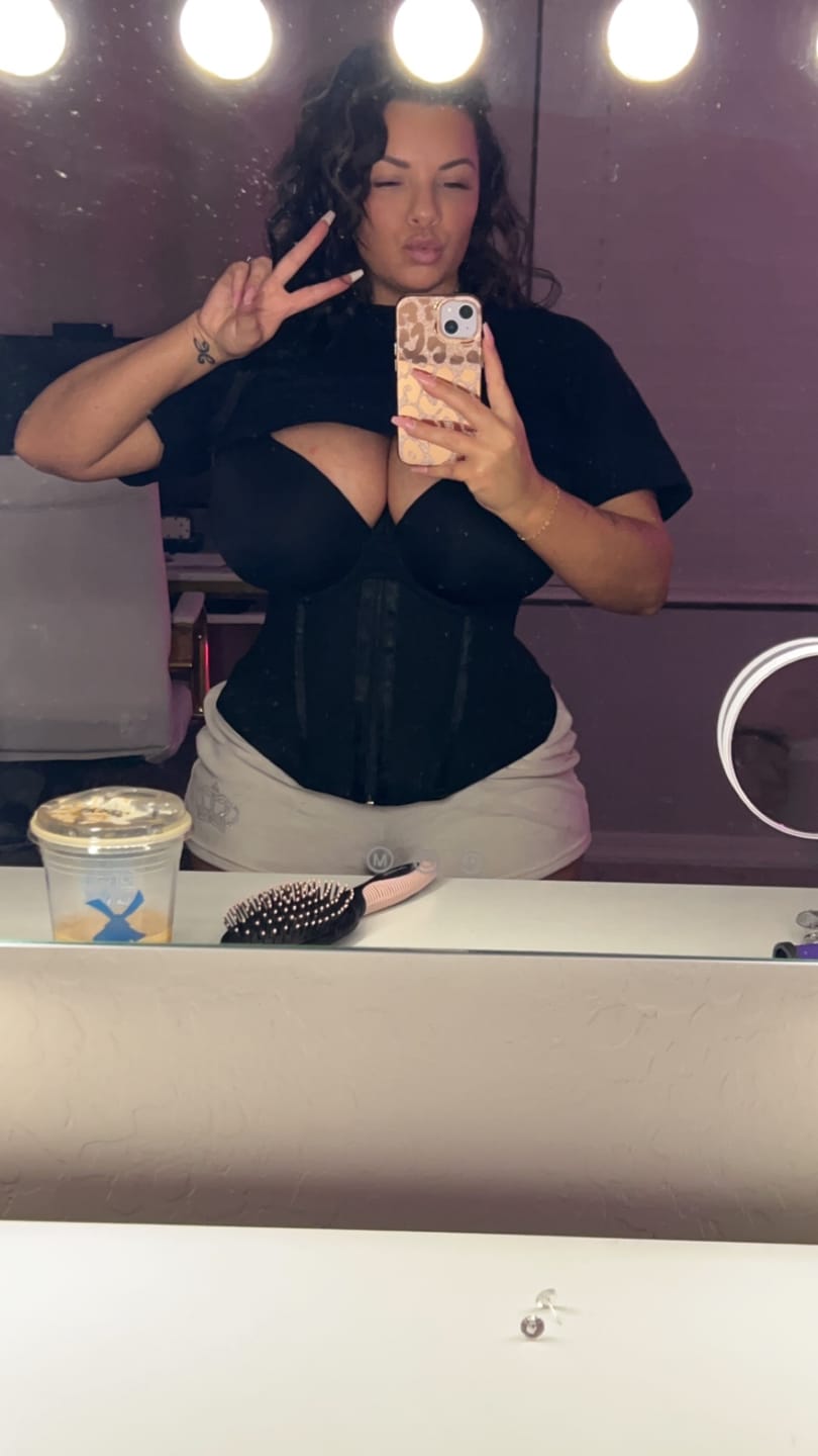 Customer photo review of Black Waist Trainer