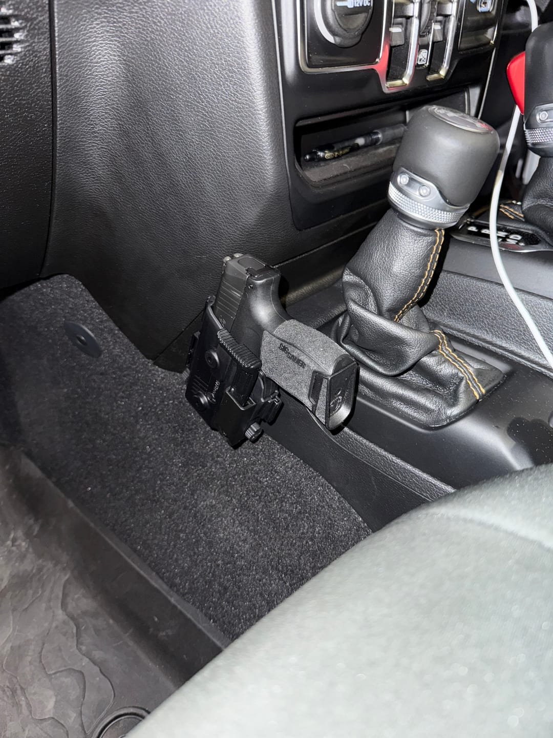 Customer photo review of Gladiator JT Universal Accessory Mount