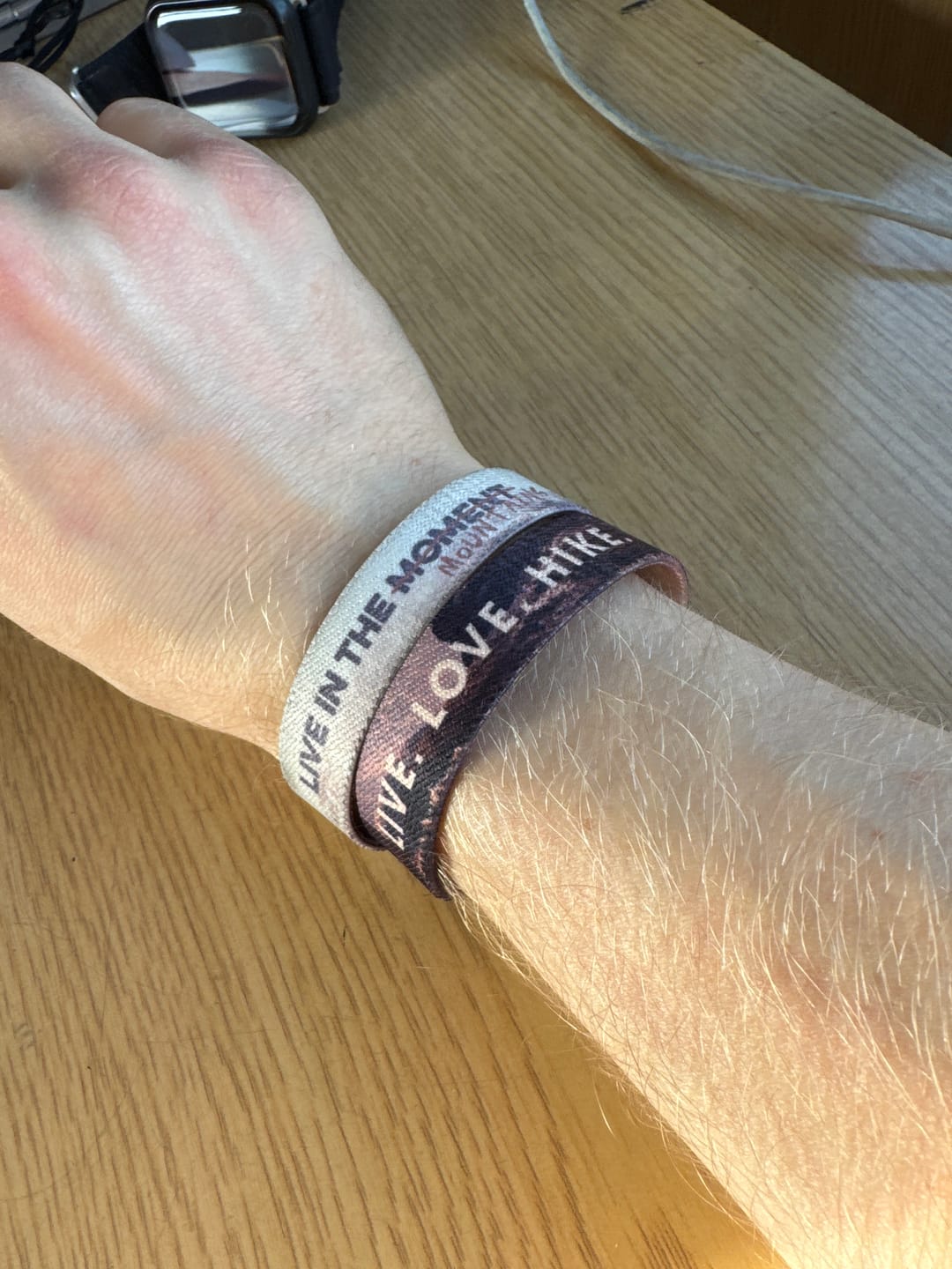 Customer photo review of LIVE. LOVE. HIKE. - Elastisches Armband