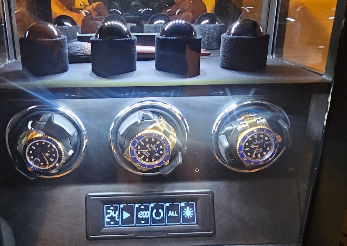 Customer photo review of Patented design Watch Winders with Watch Holder Fingerprint Lock Ultra Quiet Motor