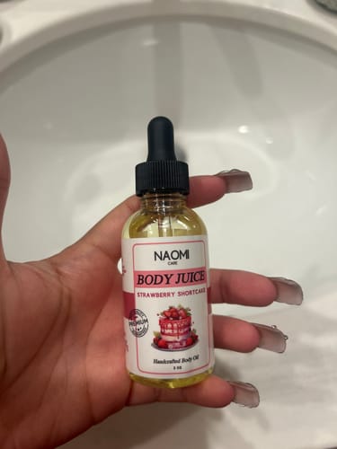 Customer photo review of BOGO Naomi Body Juice Oil