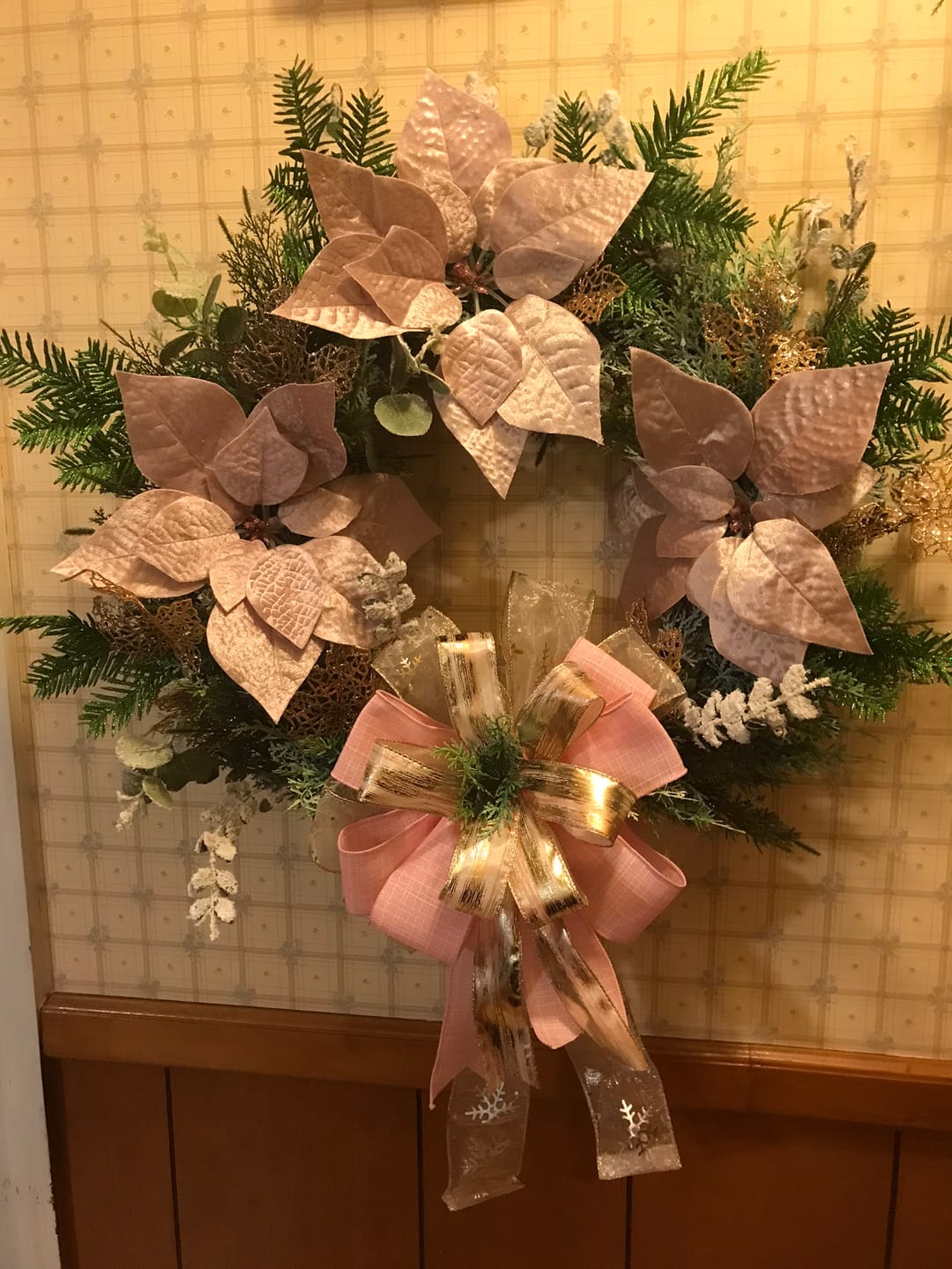 Customer photo review of 16" Round Grapevine Wreath - DECOE-035