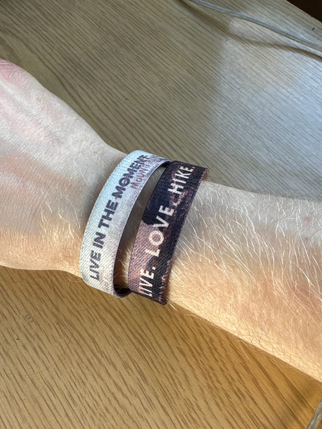 Customer photo review of Live in the Mountains - Elastisches Armband
