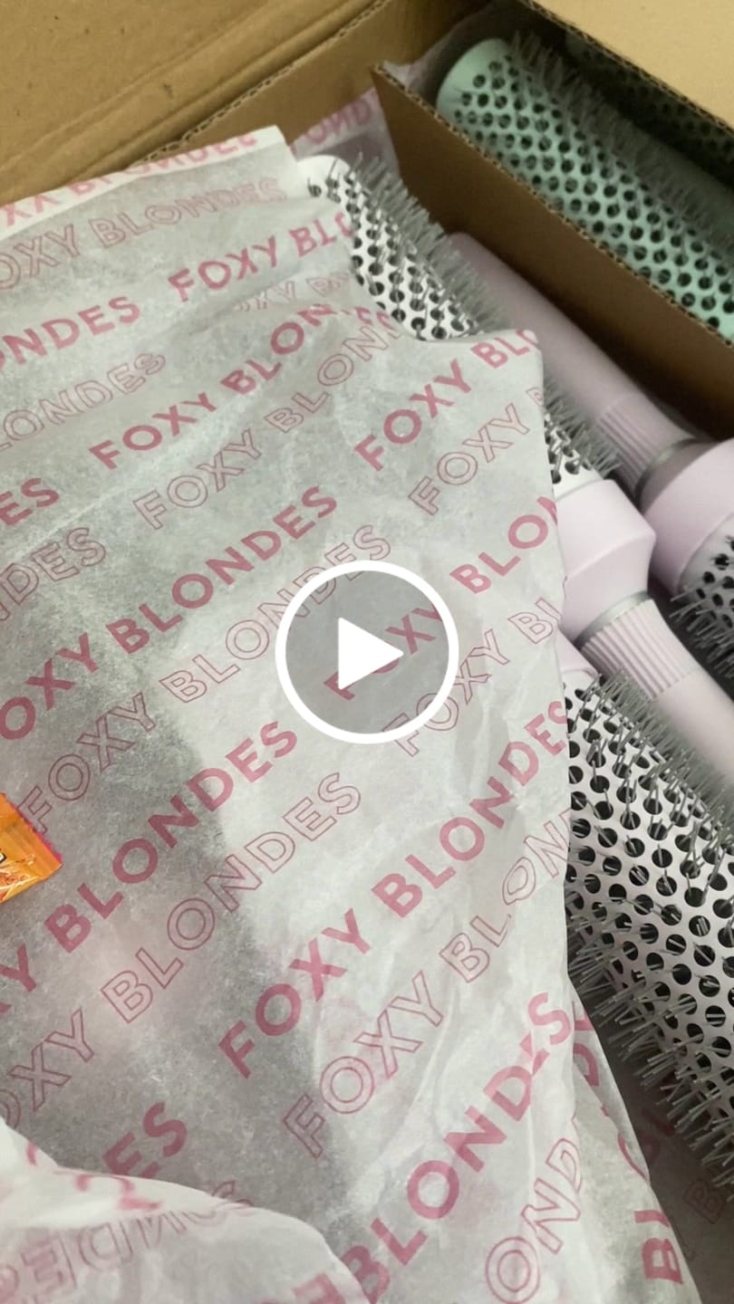 Customer video review of Large Extra Long Blowdry Brush