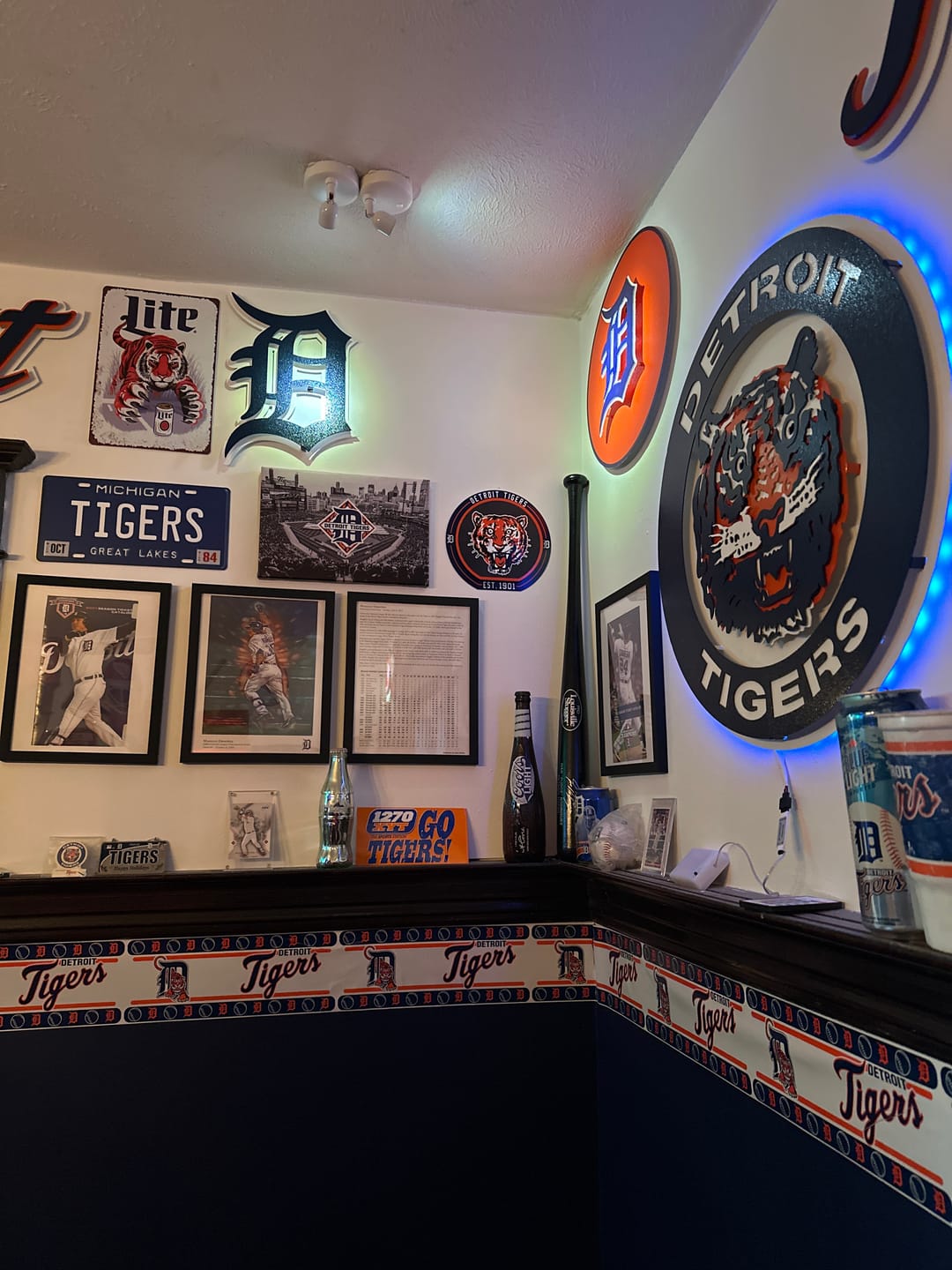 Customer photo review of Detroit Tigers "Double Play" On the Shelf or on the Wall Art