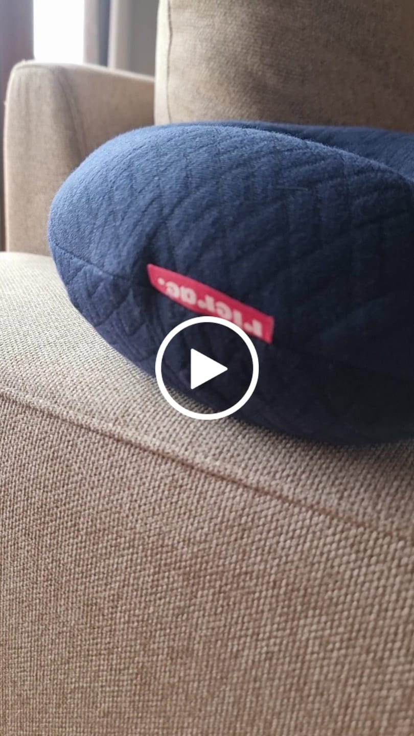 Customer video review of Ripa- Travel Neck Pillow