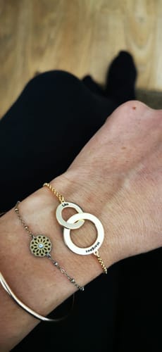 Customer photo review of Bracelet Anneaux Personnalisés - Le cadeau parfait pour l'un de vos proches !