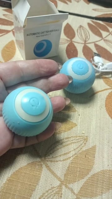 Customer photo review of Cat Interactive Electronic Automatic Rolling Magic Ball Toy: Self-moving Kitten Electric Ball for Cat Training