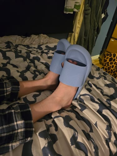 Customer photo review of HappyFlops