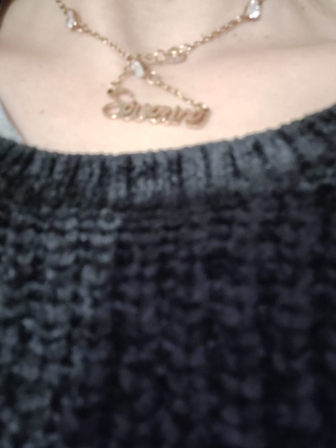 Customer photo review of Collier Cursif avec 4 Coeurs et Pierres