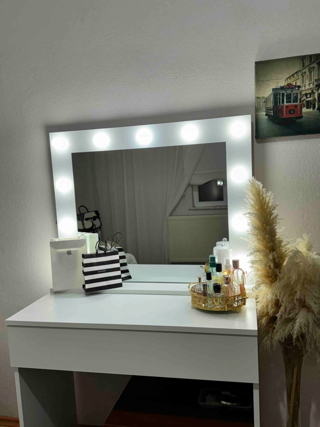 Customer photo review of Rani BJ120 Hollywood Işıklı Aynalı Kulis Makyaj Masası Takı Düzenleyici Beyaz