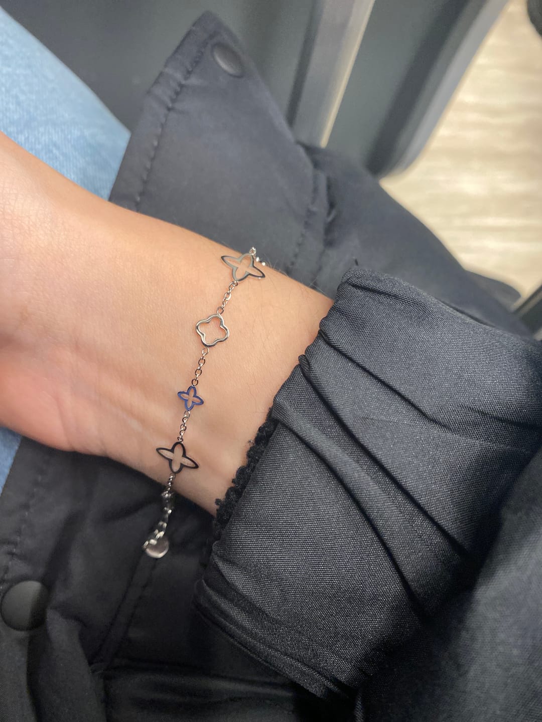 Customer photo review of Fancy Clover Armband | 18K vergoldet