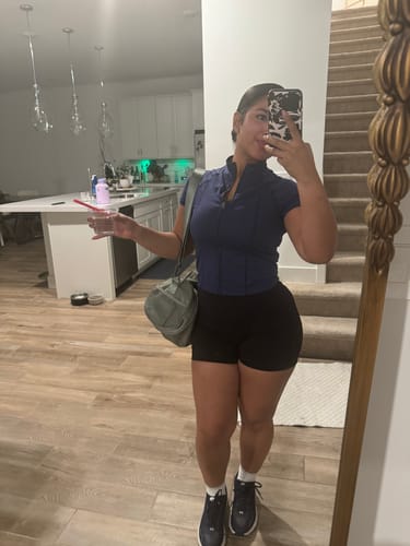 Customer photo review of Pchee V-Waist Pocket Grey Violet Scrunch Butt Leggings