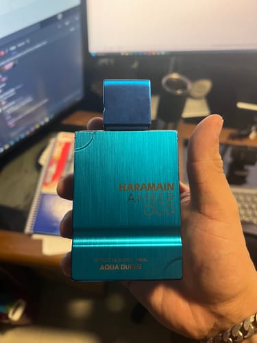 Reseña con foto de un cliente sobre Perfume Al Haramain Amber Oud Aqua Dubai XDP Unisex