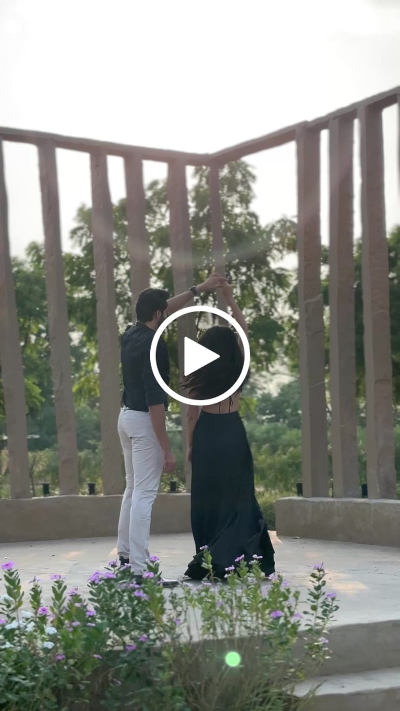 Customer video review of Hay Luxe Pleated Flowy Maxi Dress