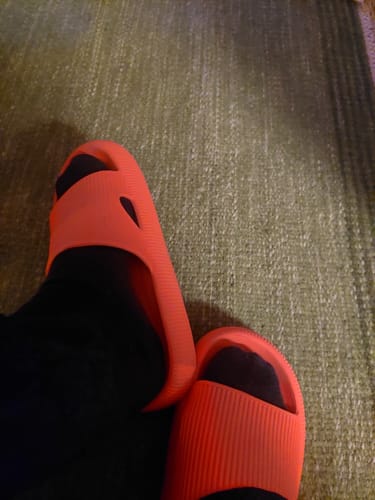 Customer photo review of HappyFlops