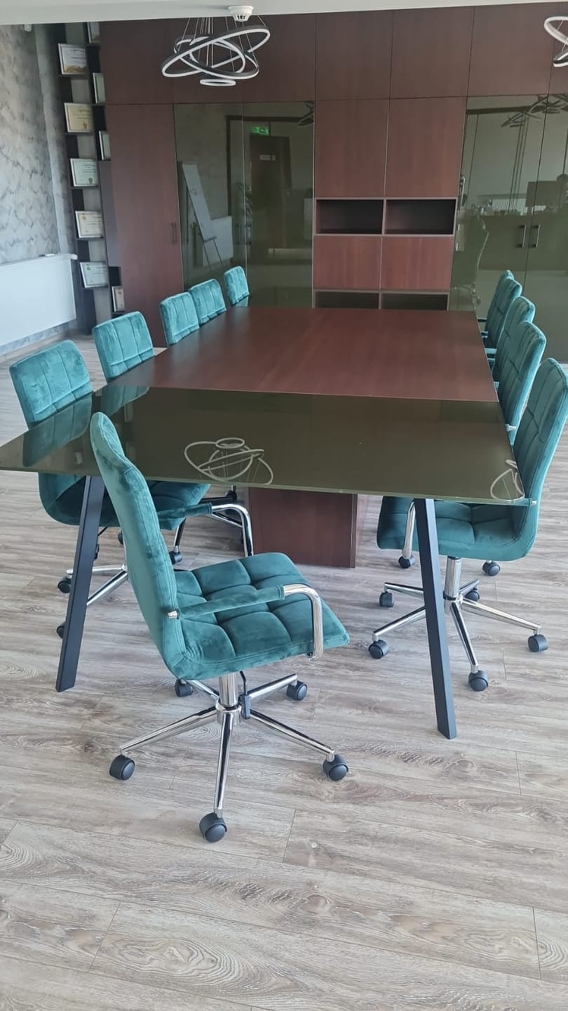 Customer photo review of Scaun birou GONZO 4, verde, stofa catifelata, 60x53x93/105 cm