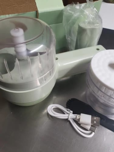 Customer photo review of Mini picador eléctrico y rebanador 4 en 1