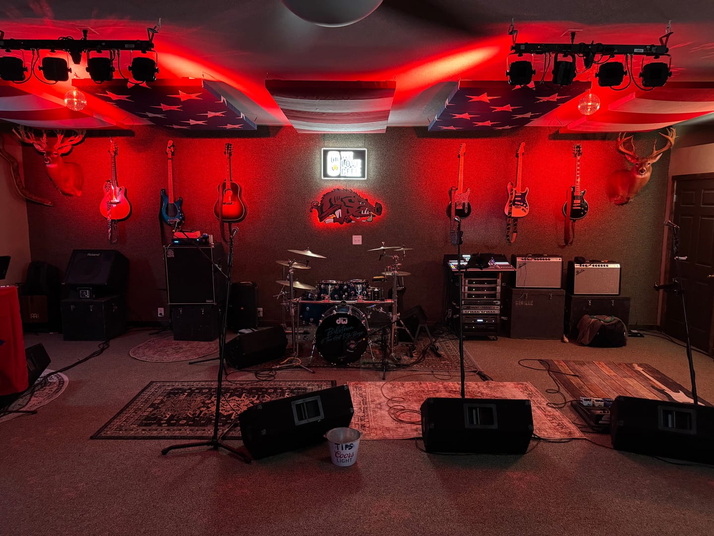 Customer photo review of Arkansas Razorbacks VAULT "Slobbering Hog" 3D Vintage Metal Wall Art