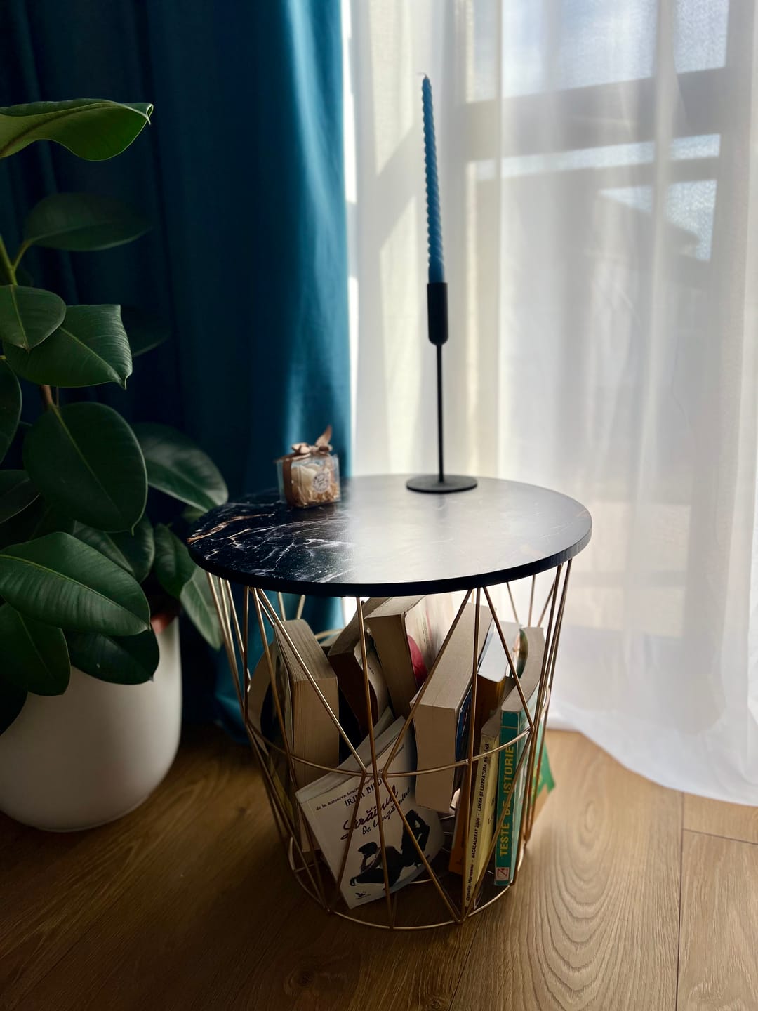 Customer photo review of Masuta cafea HARISSA G, negru cu efect de marmura/auriu, 42x42x41 cm