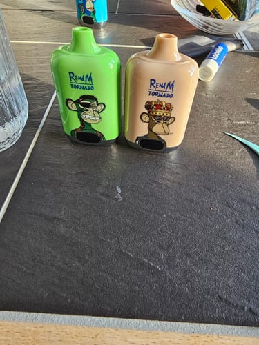 Jette A. review of REndM Digital Box 25000 Puffs Disposable Vape image 1 out of 1