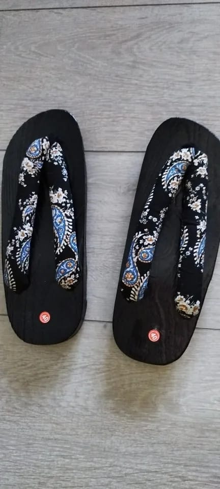 Customer photo review of Japanese Geta Flat Bottom Sandals