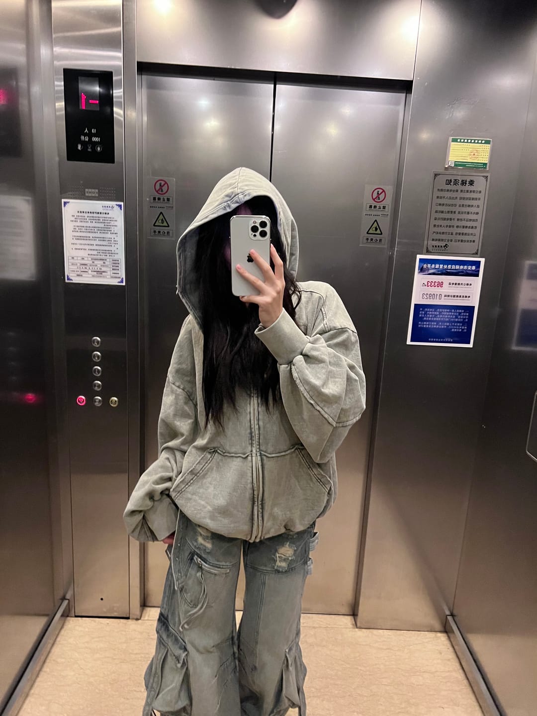 Customer photo review of Rase le sol Graphic Cross Hooded Sweatshirt